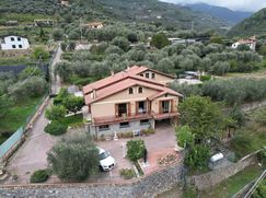 Casa Bi/Trifamiliare in Residenziale
