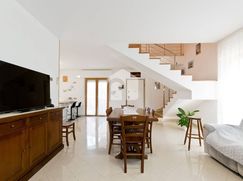 Casa Bi/Trifamiliare in Residenziale