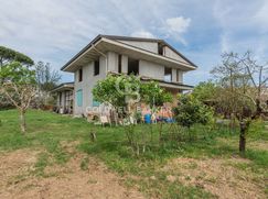 Casa Bi/Trifamiliare in Residenziale