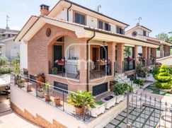 Casa Bi/Trifamiliare in Residenziale