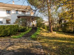 Casa Bi/Trifamiliare in Residenziale