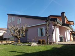 Casa Bi/Trifamiliare in Residenziale