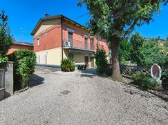 Casa Bi/Trifamiliare in Residenziale