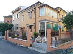 Casa Bi/Trifamiliare in Residenziale