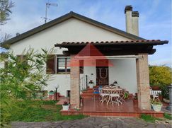 Casa Bi/Trifamiliare in Residenziale