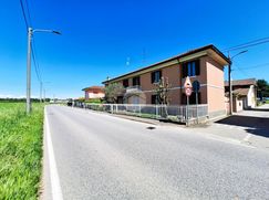 Casa Bi/Trifamiliare in Residenziale