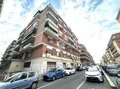 Negozio/Locale commerciale in Commerciale