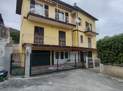 Casa Bi/Trifamiliare in Residenziale