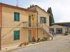 Casa Bi/Trifamiliare in Residenziale