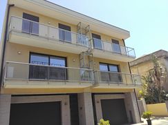 Casa Bi/Trifamiliare in Residenziale
