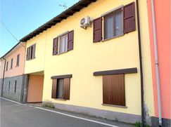 Casa Bi/Trifamiliare in Residenziale