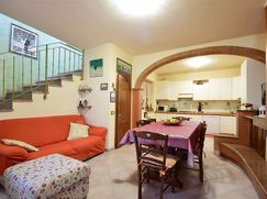 Casa Bi/Trifamiliare in Residenziale