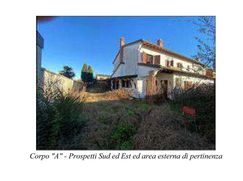 Casa Bi/Trifamiliare in Residenziale