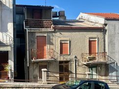 Casa Bi/Trifamiliare in Residenziale