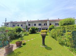 Casa Bi/Trifamiliare in Residenziale