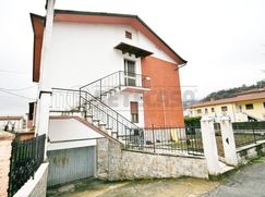Casa Bi/Trifamiliare in Residenziale