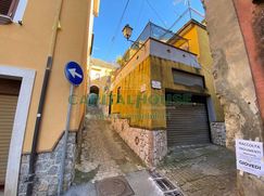 Casa Bi/Trifamiliare in Residenziale