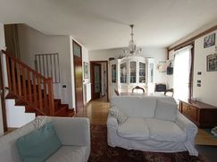 Casa Bi/Trifamiliare in Residenziale