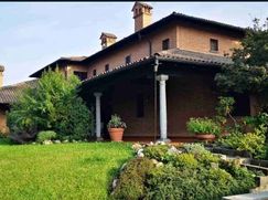 Casa Bi/Trifamiliare in Residenziale