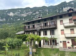 Casa Bi/Trifamiliare in Residenziale