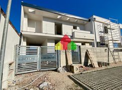 Casa Bi/Trifamiliare in Residenziale