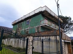 Casa Bi/Trifamiliare in Residenziale