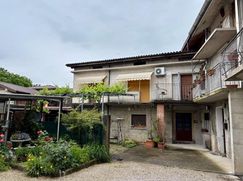 Casa Bi/Trifamiliare in Residenziale