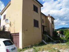 Casa Bi/Trifamiliare in Residenziale