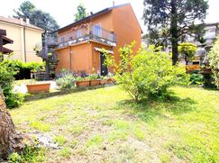 Casa Bi/Trifamiliare in Residenziale