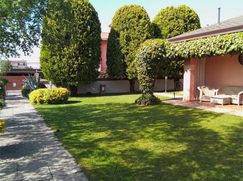 Casa Bi/Trifamiliare in Residenziale