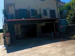 Casa Bi/Trifamiliare in Residenziale