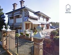 Casa Bi/Trifamiliare in Residenziale