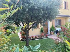 Casa Bi/Trifamiliare in Residenziale