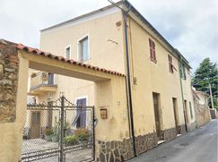 Casa Bi/Trifamiliare in Residenziale