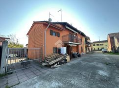 Casa Bi/Trifamiliare in Residenziale