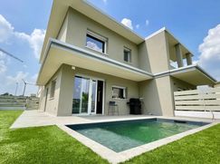 Casa Bi/Trifamiliare in Residenziale