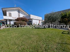 Casa Bi/Trifamiliare in Residenziale