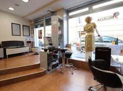 Attività/Licenza (con o senza mura) in Commerciale