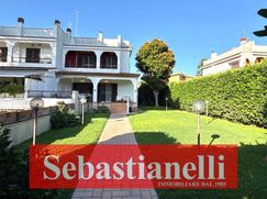 Casa Bi/Trifamiliare in Residenziale