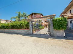 Casa Bi/Trifamiliare in Residenziale