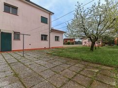 Casa Bi/Trifamiliare in Residenziale