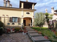 Casa Bi/Trifamiliare in Residenziale