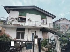 Casa Bi/Trifamiliare in Residenziale