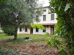 Casa Bi/Trifamiliare in Residenziale