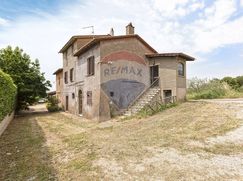 Casa Bi/Trifamiliare in Residenziale