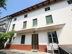 Casa Bi/Trifamiliare in Residenziale
