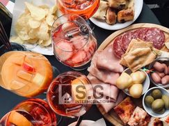Attività/Licenza (con o senza mura) in Commerciale