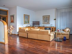 Casa Bi/Trifamiliare in Residenziale