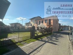 Casa Bi/Trifamiliare in Residenziale