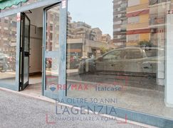 Negozio/Locale commerciale in Commerciale